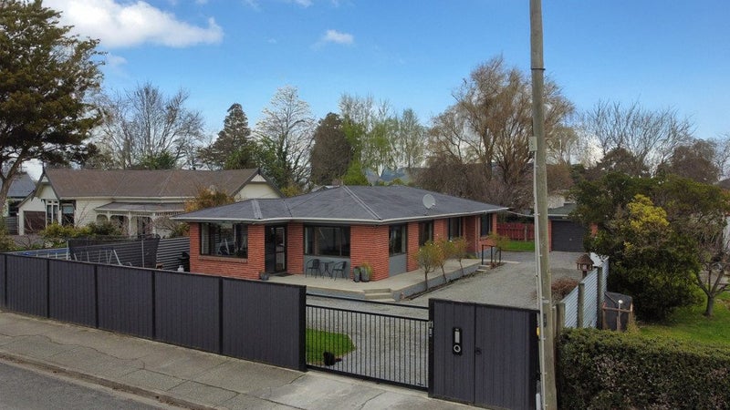 11 Springfield Road, Milton, Milton - Carousel 1