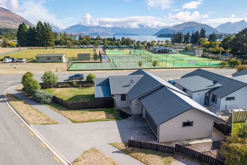 208 Warren Street, Wanaka - Carousel 2