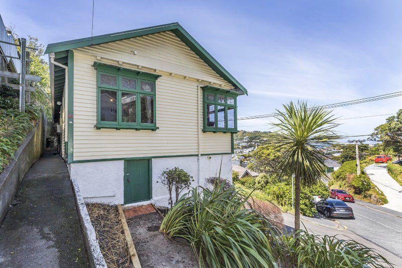 111 Eden Street, Island Bay, Wellington, Wellington - Carousel 1