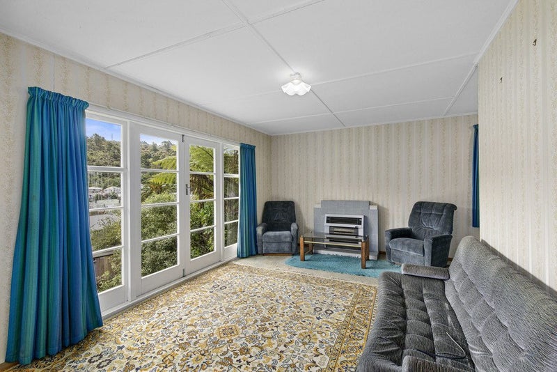 7 Thomson Grove, Stokes Valley, Lower Hutt - Carousel 2