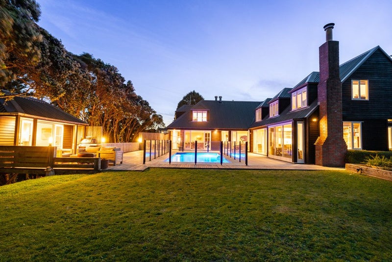 34 Seatoun Heights Road, Seatoun, Wellington - Carousel 1
