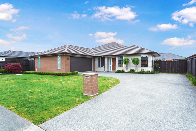 16 Eric Farley Drive, Kumeu - Carousel 1