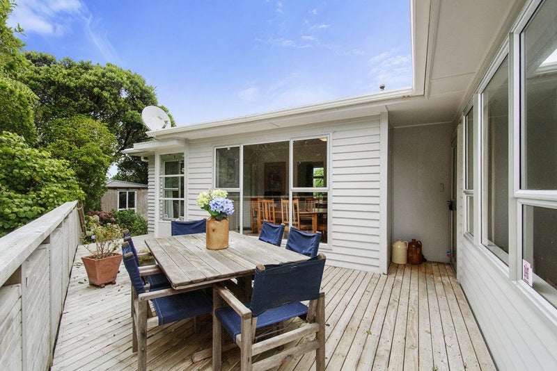 27 Hampton Hill Road, Tawa, Wellington - Carousel 1