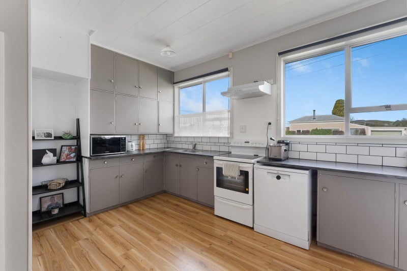 27 Roberts Avenue, Aramoho, Whanganui - Carousel 2