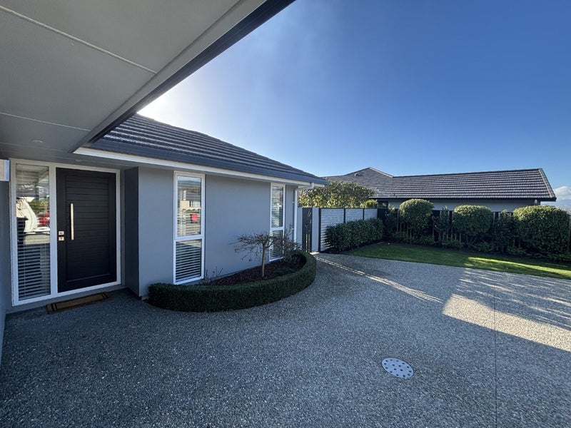 38 Berryfield Drive, Richmond, Richmond - Carousel 1