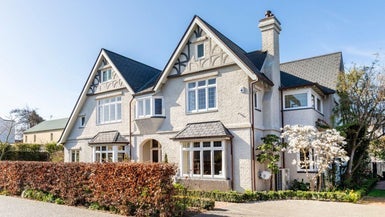 39 Holly Road, St Albans, Christchurch - Carousel 1