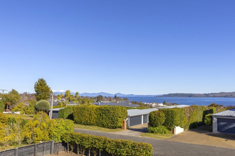 3 Te Hepera Street, Waipahihi, Taupo - Carousel 1