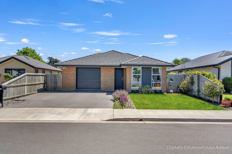 41 Tara Crescent, Ravenswood, Woodend - Carousel 1