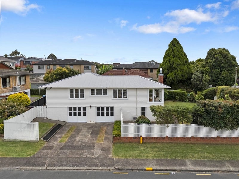 2 Stamford Park Road, Mount Roskill, Auckland - Carousel 1
