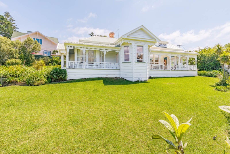 12 Gray Crescent, Torbay, Auckland - Carousel 2