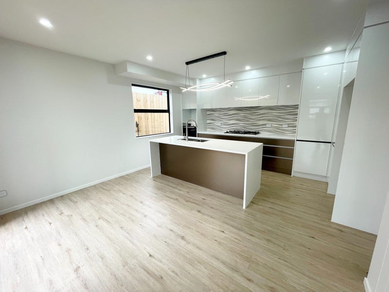 44A Godley Road, Green Bay, Auckland - Carousel 1