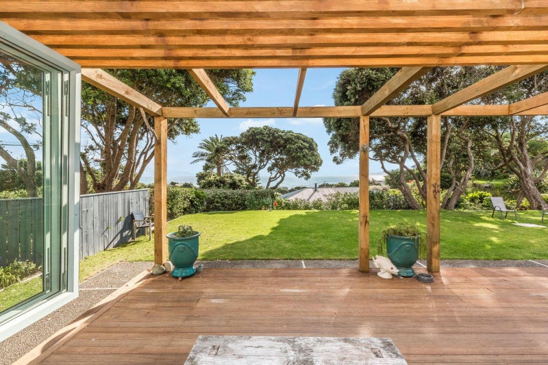 137 Wellington Road, Paekakariki - Carousel 2