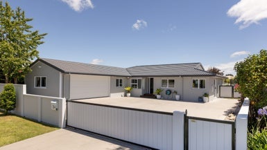 52 Russley Drive, Mount Maunganui, Mount Maunganui - Carousel 1