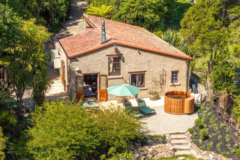 21 Te Makiri Road, Onetangi, Waiheke Island - Carousel 2
