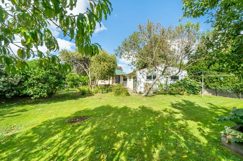 4 Davis Crescent, Elderslea, Upper Hutt - Carousel 1