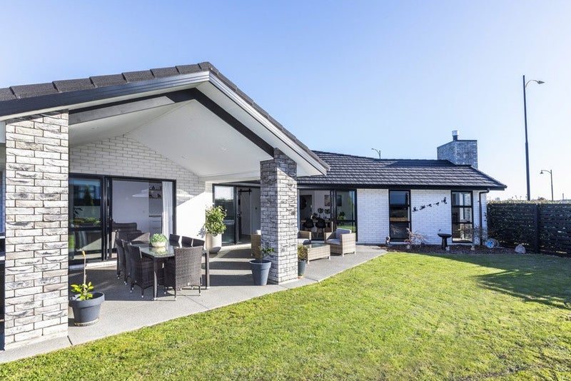 160 Southfield Drive, Lincoln, Lincoln - Carousel 2