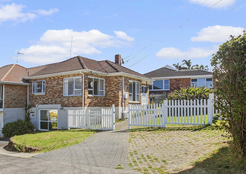 1/1 Picton Street, Howick, Auckland - Carousel 1