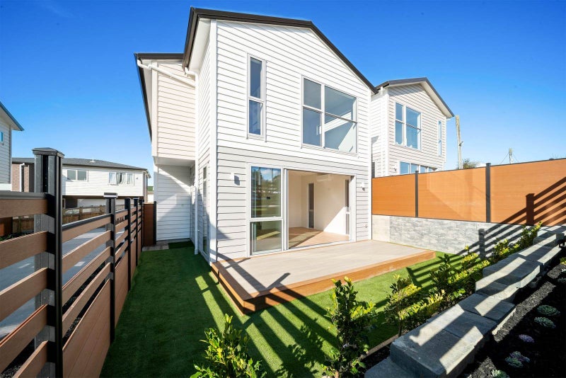 1B Clematis Avenue, Murrays Bay, Auckland - Carousel 2