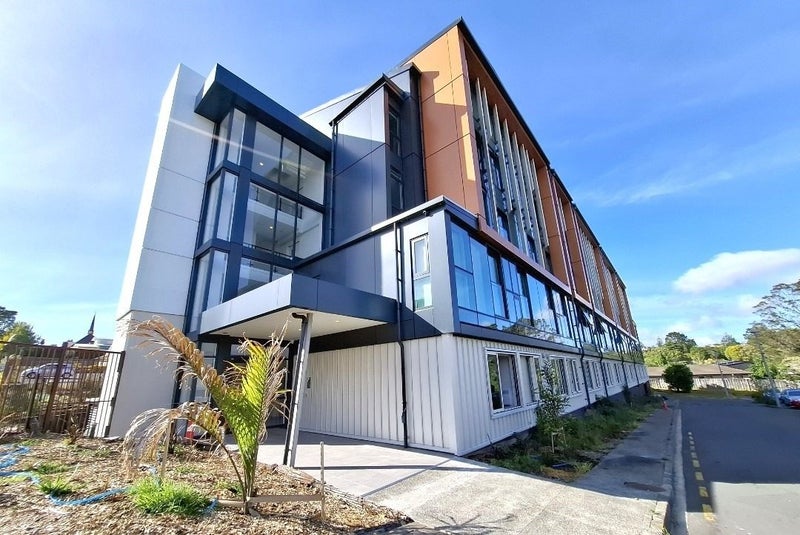 13E/30 Westward Hollow, GLEN EDEN, AUCKLAND - Carousel 2