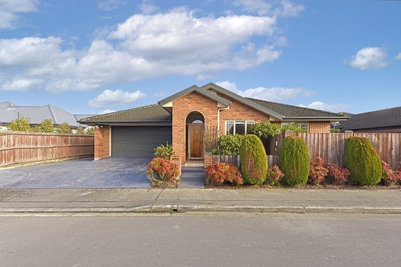 8 Scarlet Lane, Redwood, Christchurch - Carousel 1