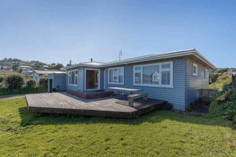 8 Lambley Road, Titahi Bay, Porirua - Carousel 1