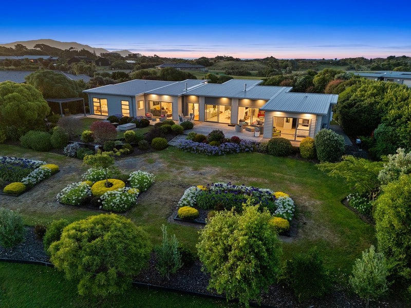 30 Pairuku Lane, Peka Peka, Waikanae - Carousel 1