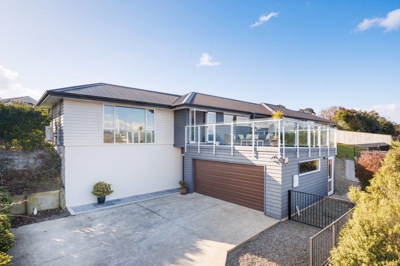 18B Galea Grove, Kelvin Grove, Palmerston North - Carousel 1