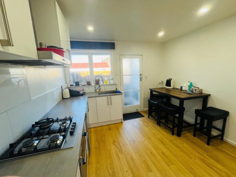 2/9A Curletts Road, Sockburn, Christchurch - Carousel 1