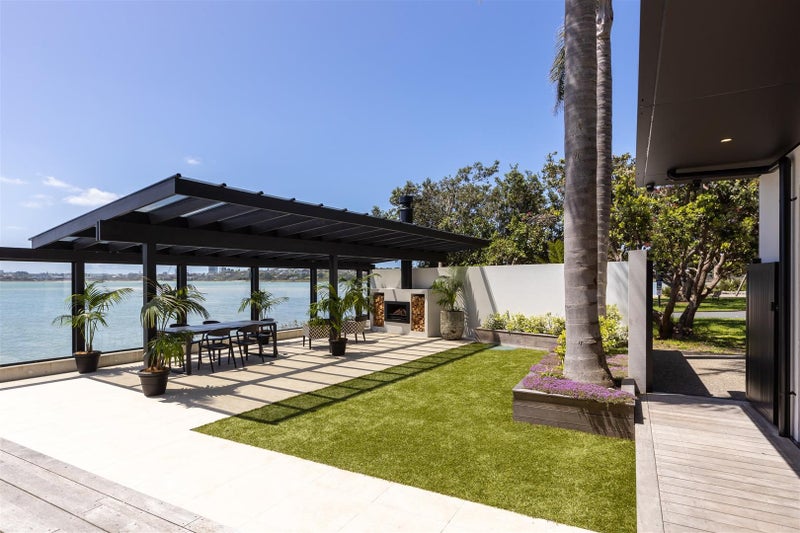 17 Lansdowne Street, Bayswater, Auckland - Carousel 1