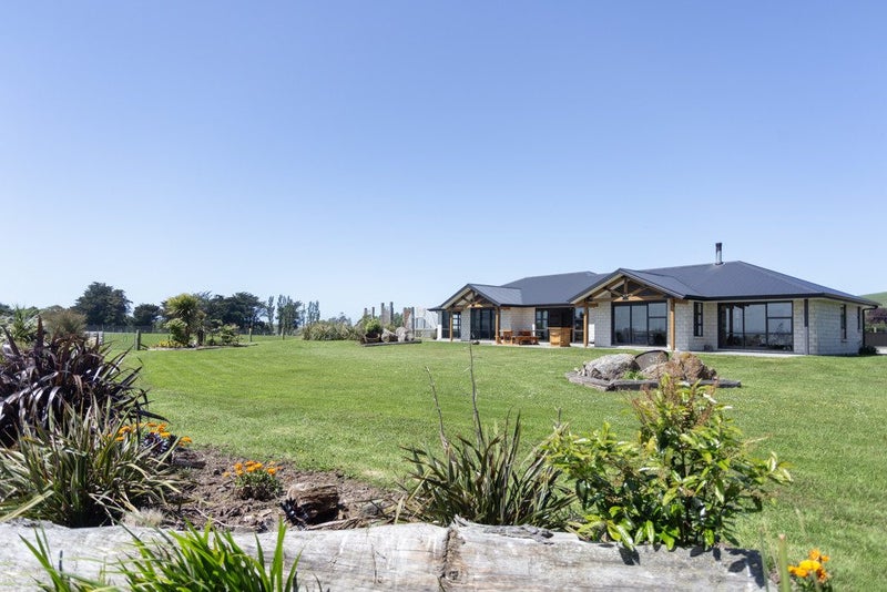 16 Tain Street, Oamaru - Carousel 1