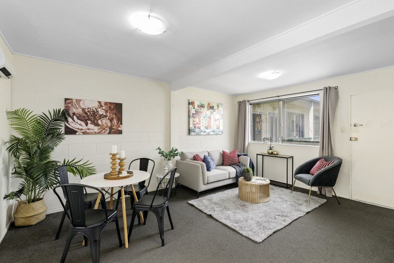8/19 PIRIE CRES, MOERA, LOWER HUTT - Carousel 2