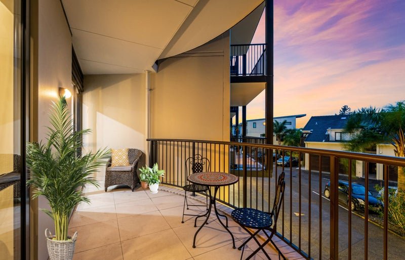 B 104/525 East Coast Road, Browns Bay, Auckland - Carousel 1