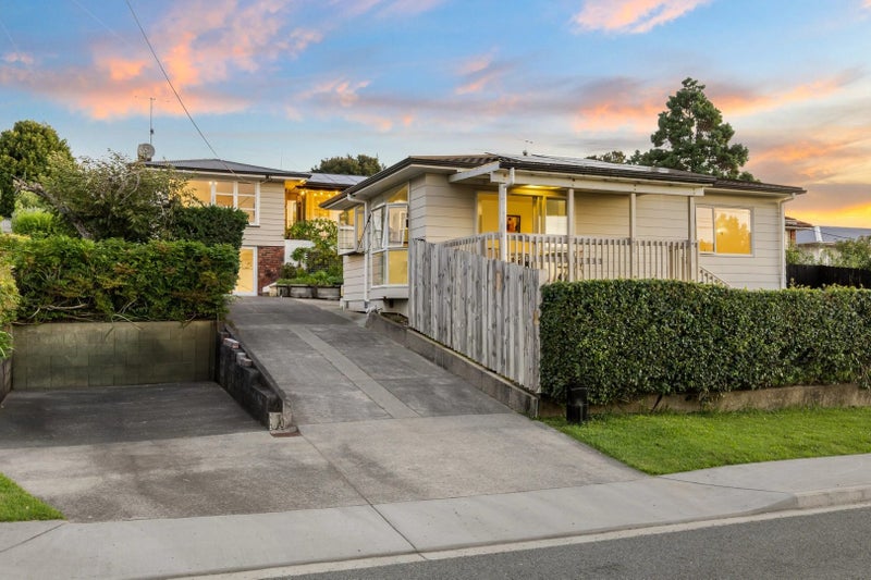 14 Sherwood Avenue, Te Atatu South, Auckland - Carousel 1