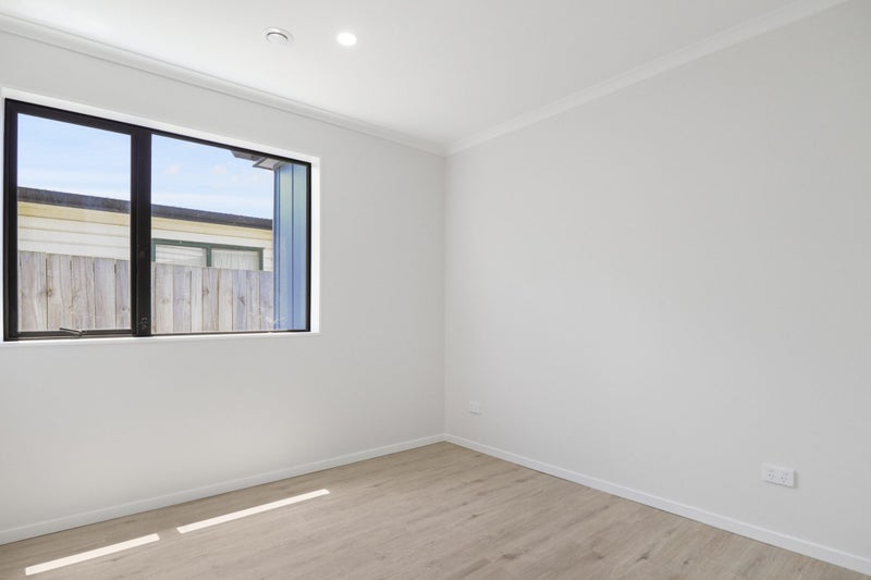 12A Binsted Road, New Lynn, Auckland - Carousel 2