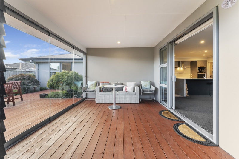 16 Cupola Crescent, Richmond - Carousel 2