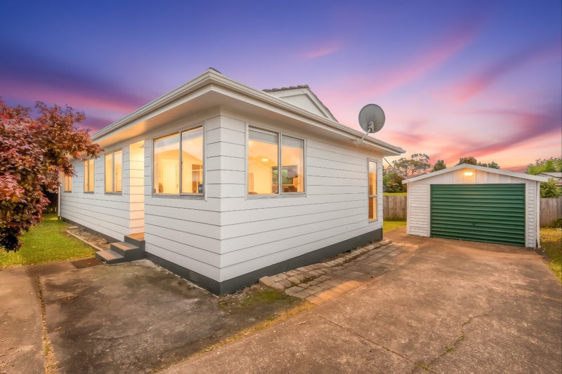 2/3 Edwin Freeman Place, Ranui, Auckland - Carousel 1