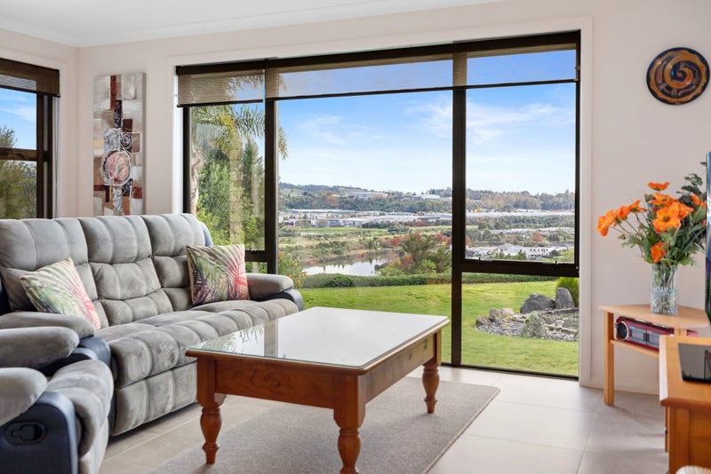 55 Mortlake Heights, Pyes Pa, Tauranga - Carousel 1