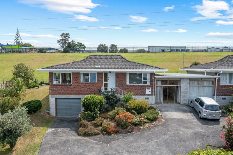 1/15 Battle Place, Glenfield, Auckland - Carousel 1