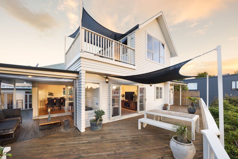 11A Wellington Street, Hamilton East, Hamilton - Carousel 1