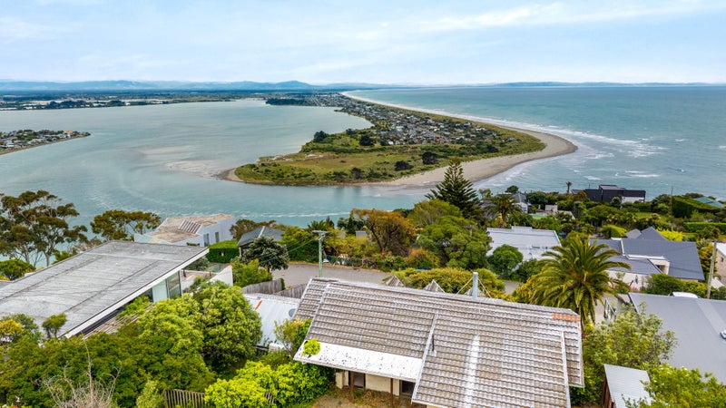 33 Tuawera Terrace, Clifton, Christchurch - Carousel 1