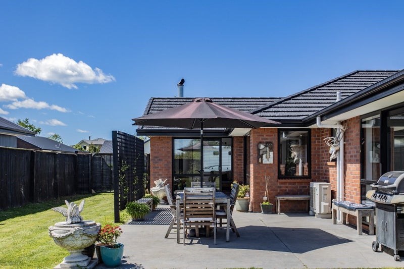 25 Wineberry Avenue, Amberley, Amberley - Carousel 1