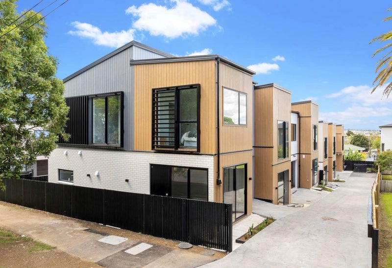 10 Bagnall Avenue, Point England, Auckland - Carousel 1