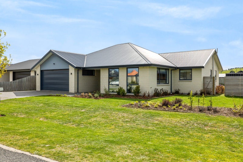 15 Johnson Avenue, Amberley, Amberley - Carousel 1