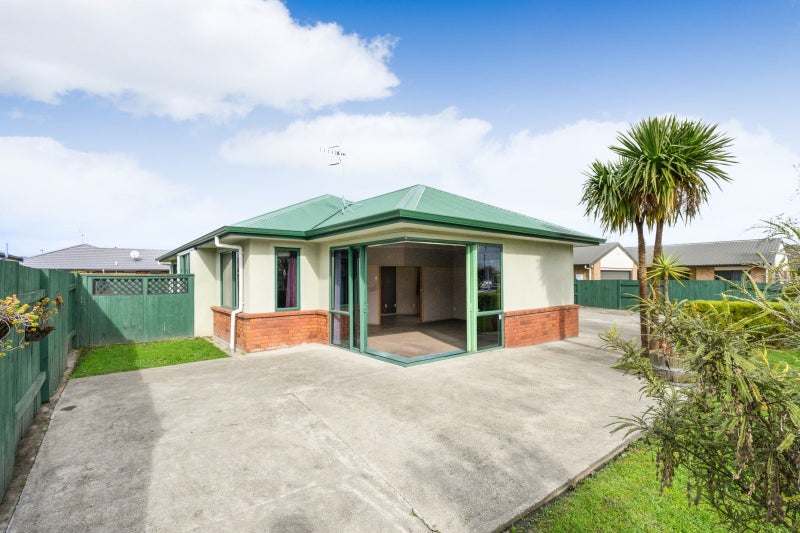 8 Fernlea Avenue, Kelvin Grove, Palmerston North - Carousel 2