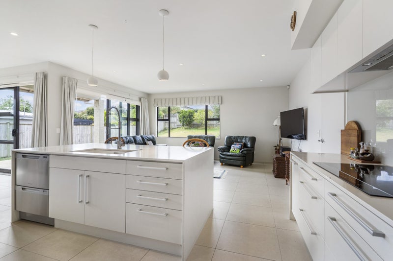 18 Lydiard Place, Beachlands, Auckland - Carousel 2