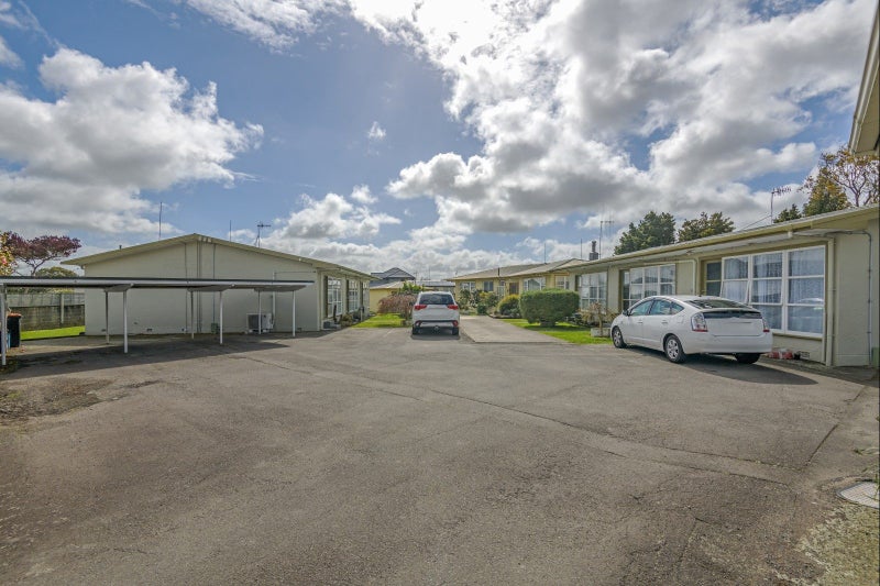 8 Lowestoft Place, West End, Palmerston North - Carousel 1