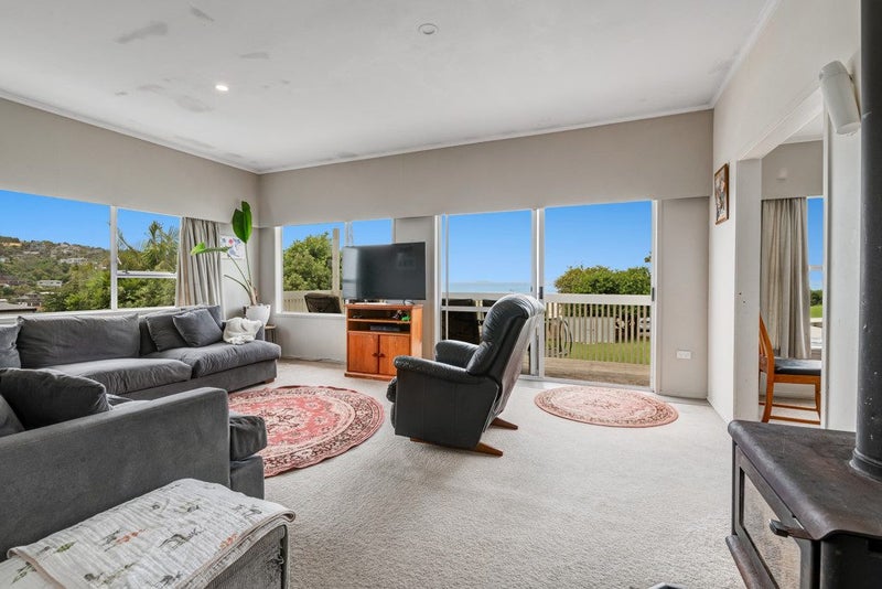 1031 Whangaparaoa Road, Tindalls Beach, Whangaparaoa - Carousel 2