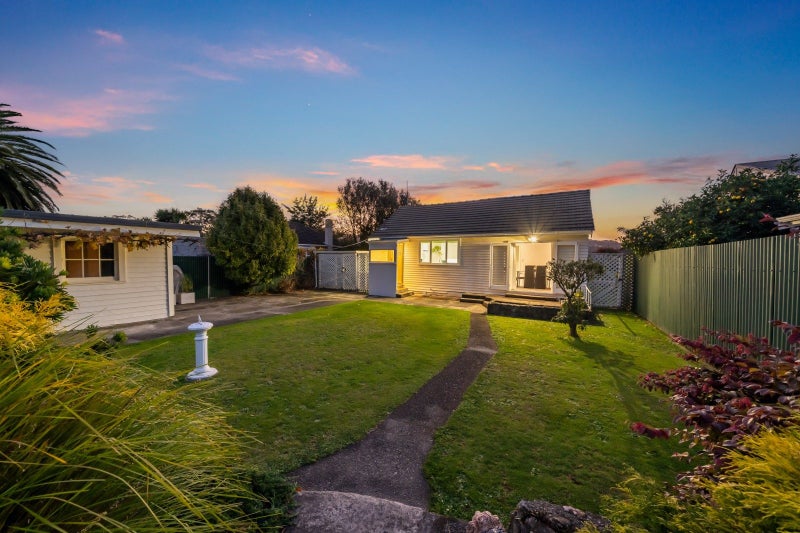6 Routley Crescent, Elderslea, Upper Hutt - Carousel 1