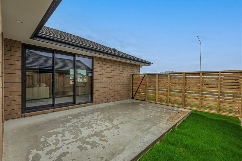 72 Atlantic Drive, Fitzherbert, Palmerston North - Carousel 2