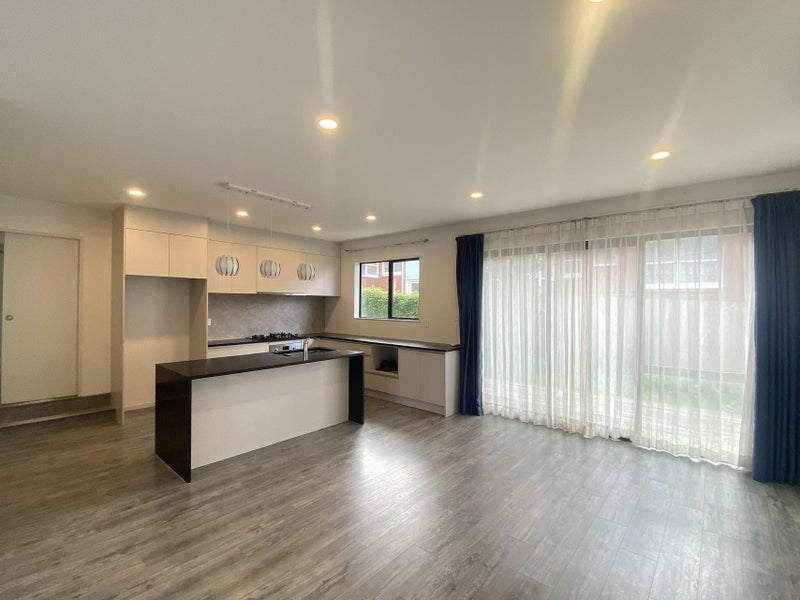 118 Owairaka Avenue, Mount Albert, Auckland - Carousel 2